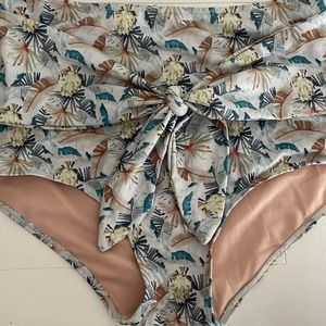 Kortni jeane front tie bottoms